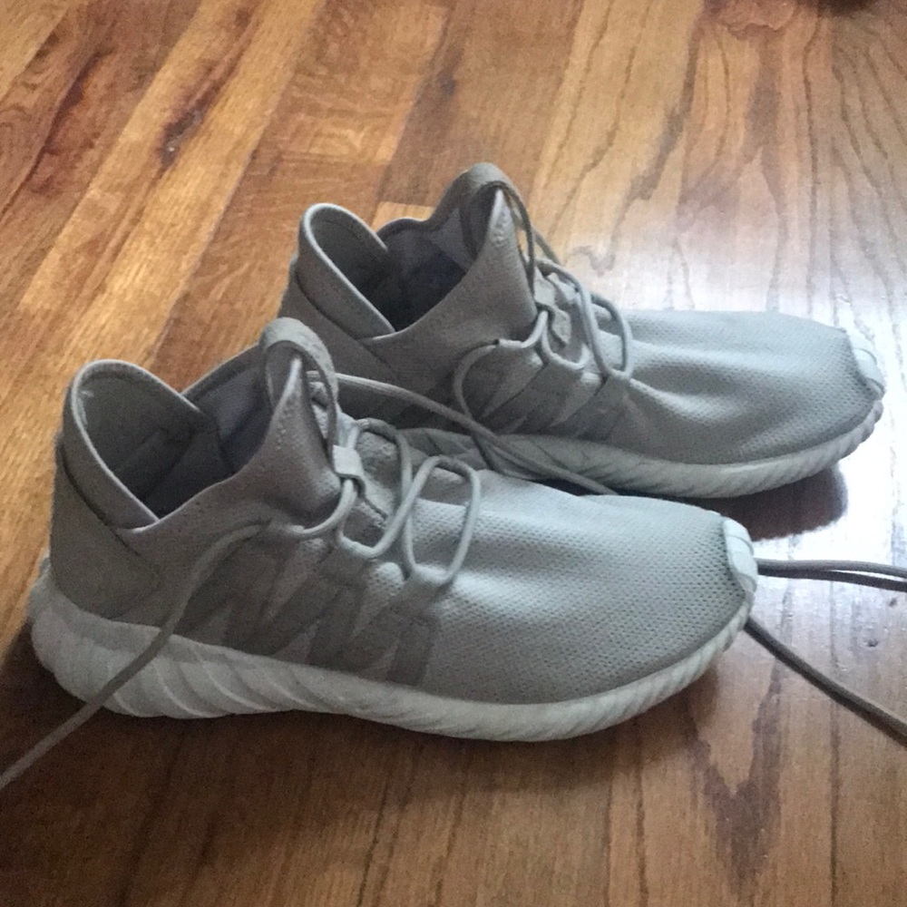 Like New beige/grey Adidas Tennis Shoes